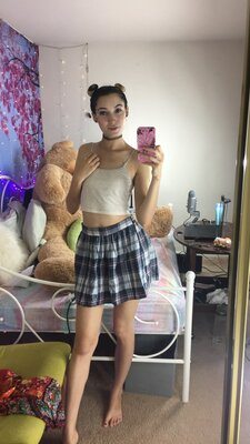 Picture tagged with: Bambii Bonsai, Brunette, Camgirl, Chaturbate, Selfie