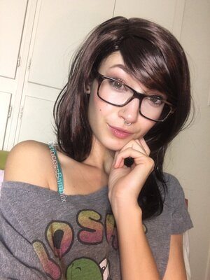 Picture tagged with: Bambii Bonsai, Brunette, Camgirl, Chaturbate