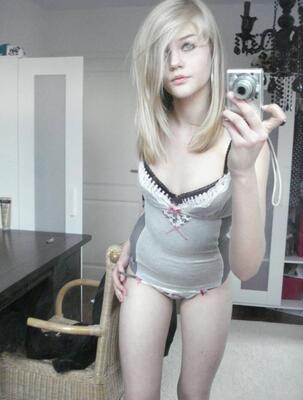 Picture tagged with: Blonde, Lingerie, Selfie