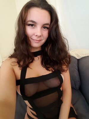 Picture tagged with: Brunette, Camgirl, Chaturbate, Lexxy