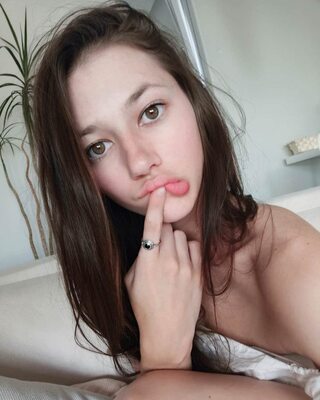 Picture tagged with: Brunette, Camgirl, ManyVids.com, MissAlice_94 - MissAlice_18