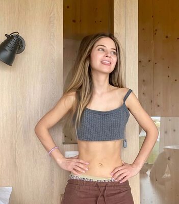 Picture tagged with: Skinny, Blonde, Lia Noya, Cute, Estonian, Tongue, Tummy