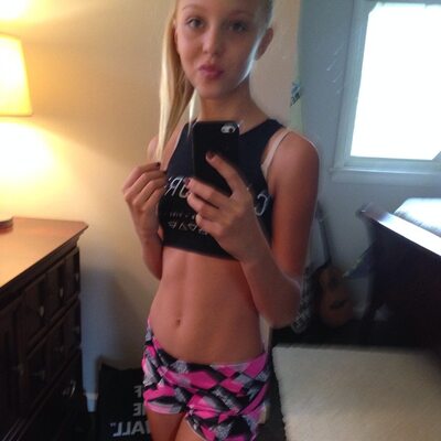 Picture tagged with: Skinny, Blonde, Morgan Cryer, American, Cute, Selfie, Tummy