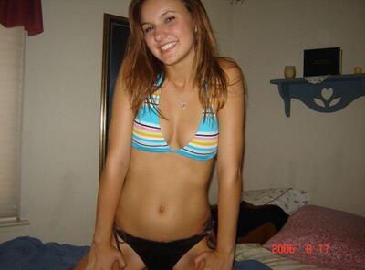 Picture tagged with: Skinny, Brunette, Bikini, Smiling, Tummy