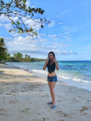 Picture tagged with: Skinny, Brunette, Shein28, Beach, Cute, Feet, Filipina, Legs, Smiling, Tummy
