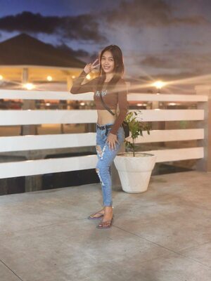 Picture tagged with: Skinny, Brunette, Shein28, Cute, Feet, Filipina, Legs, Smiling, Tummy