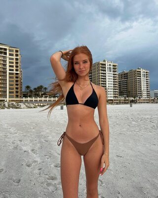 Picture tagged with: Skinny, Redhead, ssarahkoenig, Beach, Cute, Tummy
