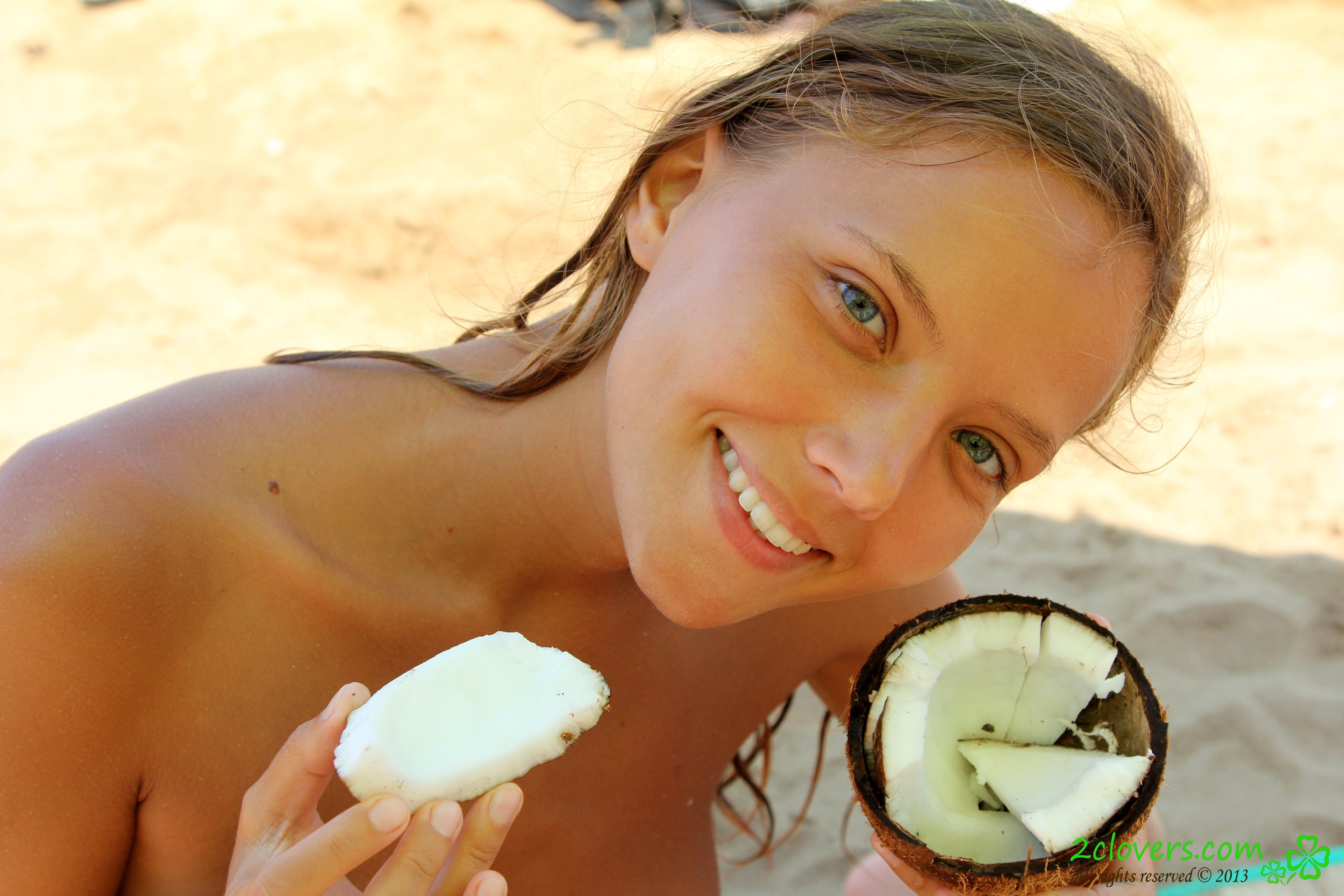 Picture tagged with: Beach, Blonde, Eyes, Katya Clover - Mango A, Mouth, Muddy at the beach, Russian, Sexy Wallpaper, Smiling, Cute, Face
