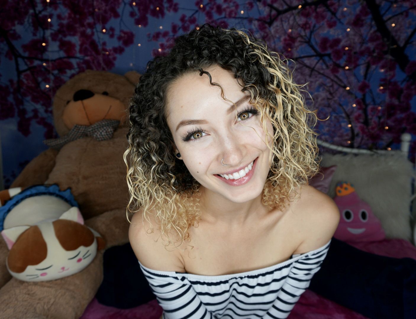 Picture tagged with: Brunette, Bambii Bonsai, Camgirl, Chaturbate, nood.tv