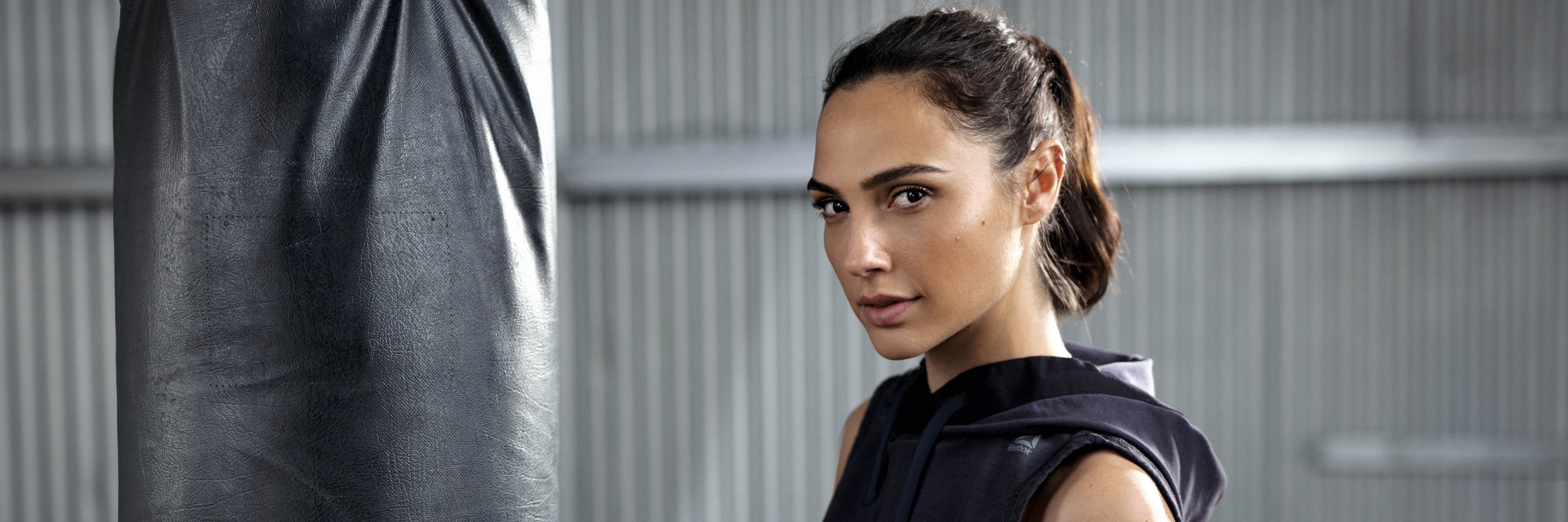 Picture tagged with: Brunette, Celebrity - Star, Gal Gadot, Safe for work