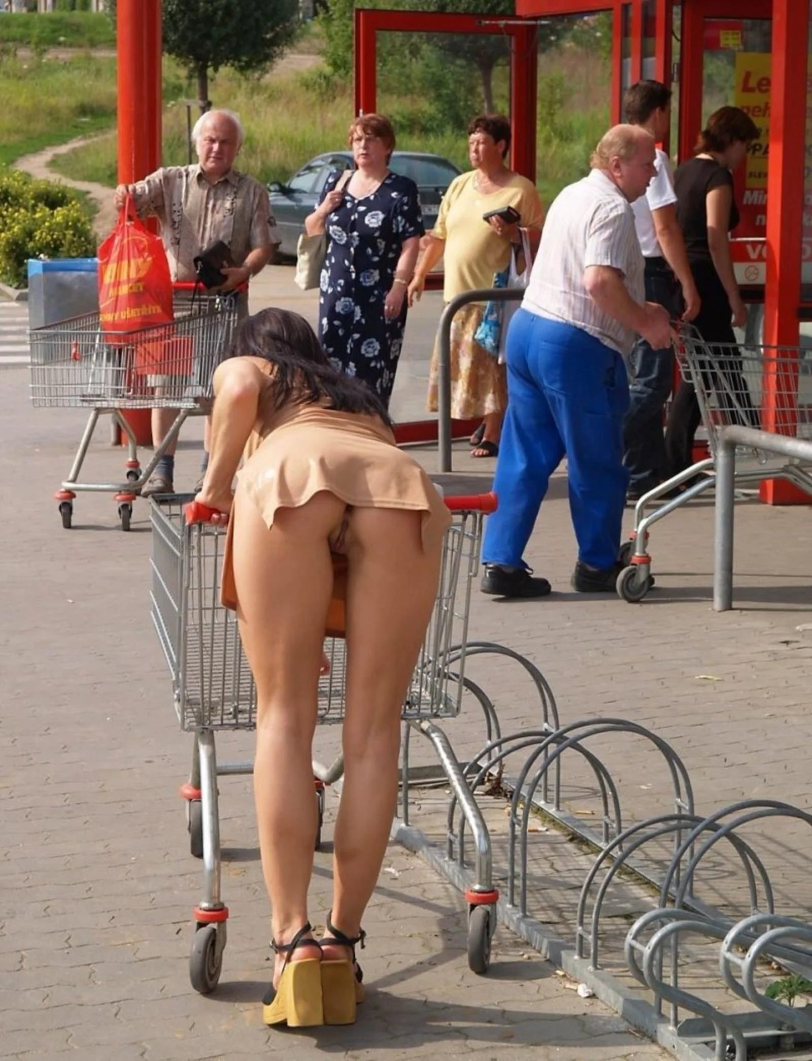 Picture tagged with: Brunette, Legs, Ass - Butt, Flashing, Public, Pussy