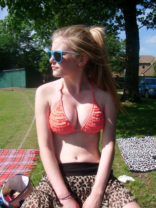 Picture tagged with: Skinny, Bikini, Blonde, Tummy