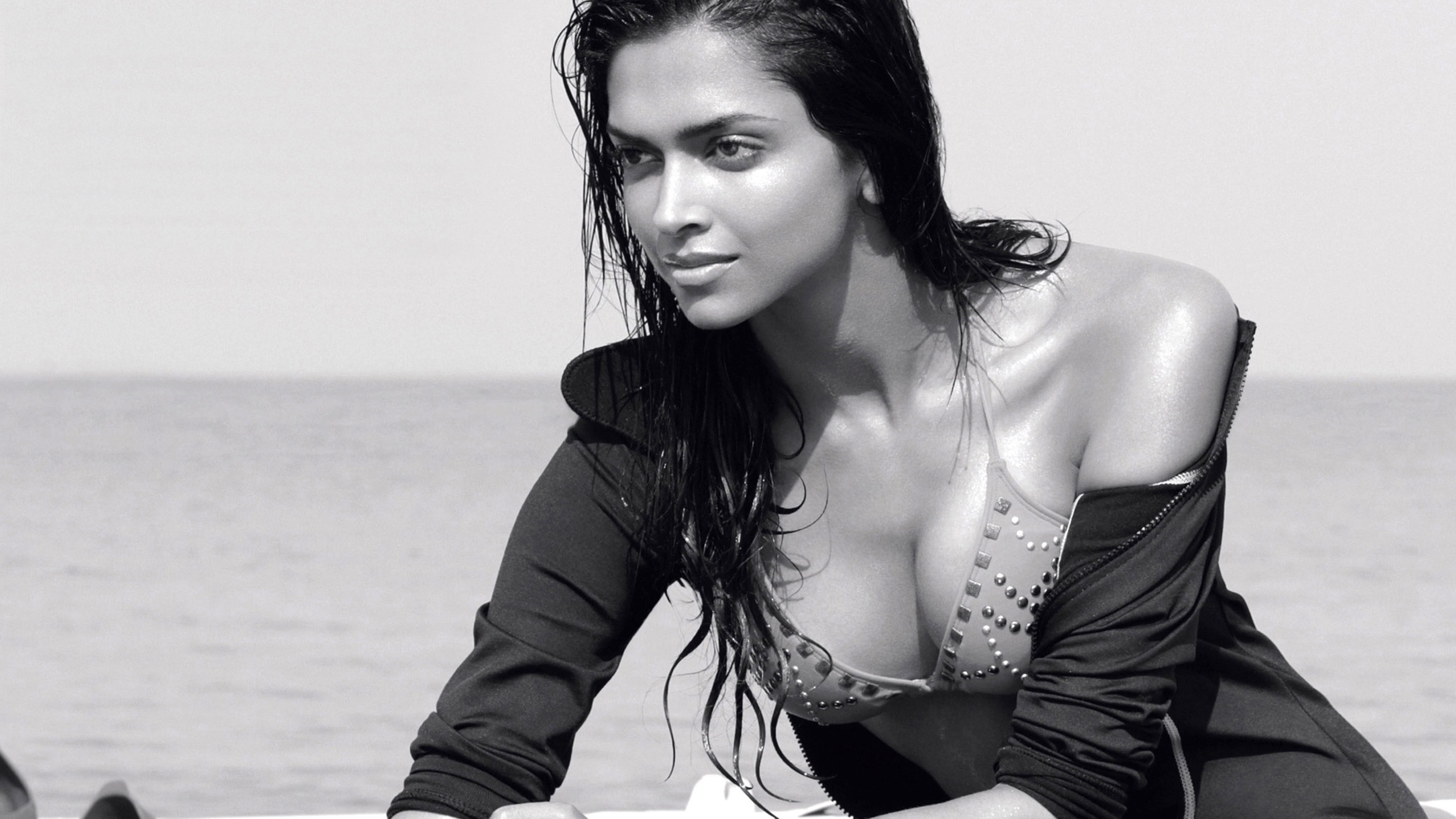 Picture tagged with: Skinny, Black and White, Brunette, Deepika Padukone, Indian, Sexy Wallpaper, Celebrity - Star, Safe for work