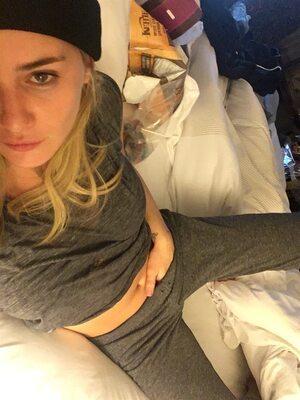 Picture tagged with: Addison Timlin, Blonde, American, Celebrity - Star, Eyes, Leaked, Masturbation, Selfie