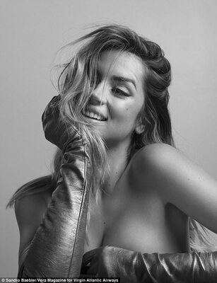 Picture tagged with: Ana de Armas, Black and White, Blonde, Celebrity - Star, Cuban, Cute, Smiling, Spanish