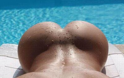 Picture tagged with: Ass - Butt, Pool