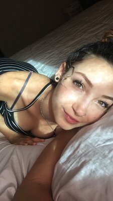 Picture tagged with: Bambii Bonsai, Brunette, Camgirl, Chaturbate, Cute, Selfie