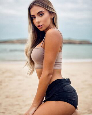 Picture tagged with: Beach, Blonde, Brazilian, Bruna Rangel Lima - xoobruna, Eyes
