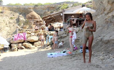 Picture tagged with: Beach, Blonde, Katya Clover - Mango A, Legs, Muddy at the beach, Russian, Sexy Wallpaper