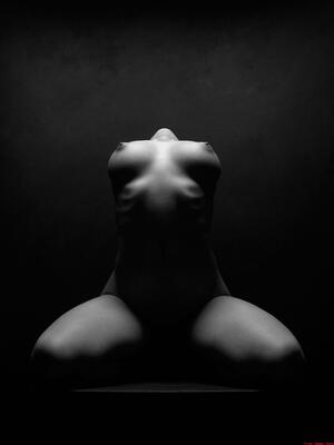 Picture tagged with: Black and White, Art, Boobs
