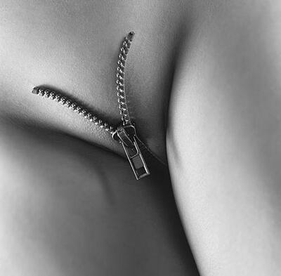 Picture tagged with: Black and White, Art, Pussy