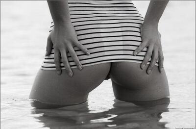 Picture tagged with: Black and White, Ass - Butt