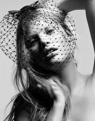 Picture tagged with: Black and White, Blonde, Dutch, Lara Stone, Celebrity - Star, Cute