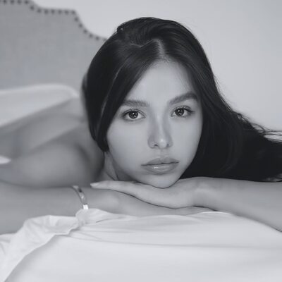Picture tagged with: Black and White, Brunette, Sophie Mudd, Eyes, Face, Safe for work