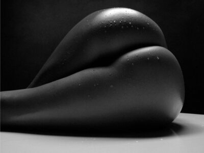 Picture tagged with: Black and White, Sexy Wallpaper, Wet, Ass - Butt