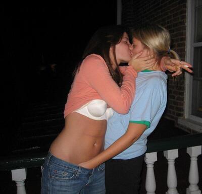 Picture tagged with: Blonde, Brunette, 2 girls, Kissing, Lesbian, Lingerie, Tummy