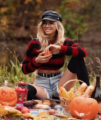 Picture tagged with: Blonde, Busty, Nata Lee, Cute, Hat, Nature, Russian, Smiling