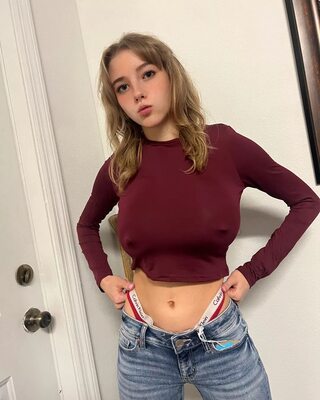 Picture tagged with: Blonde, Busty, Zoe Moore - queenmommymilker, American, Tummy