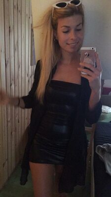 Picture tagged with: Blonde, Camgirl, Chaturbate, Jana Volkova, Selfie