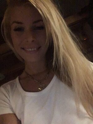 Picture tagged with: Blonde, Camgirl, Chaturbate, Jana Volkova