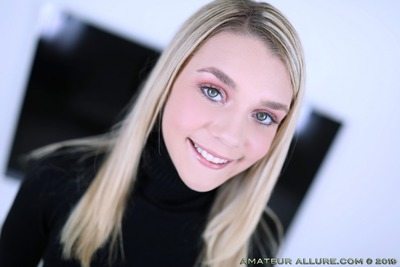 Picture tagged with: Blonde, Gabbie Carter, American, Eyes, Face, Smiling