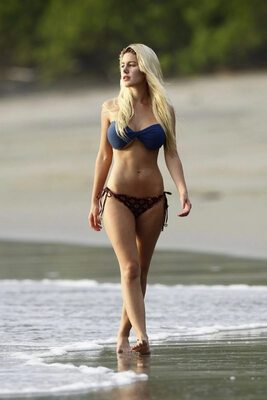 Picture tagged with: Blonde, Heidi Montag, American, Beach, Bikini, Celebrity - Star, Legs, Tummy