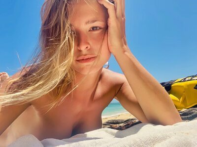 Picture tagged with: Blonde, Marisa Papen, Beach, Belgian, Cute, Sexy Wallpaper