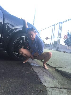 Picture tagged with: American, Blonde, Car, Feet, Legs, Miley Cyrus, Celebrity - Star, Leaked, Peeing