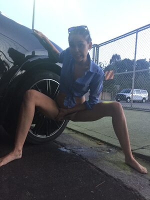 Picture tagged with: American, Blonde, Car, Feet, Legs, Miley Cyrus, Celebrity - Star, Leaked, Peeing