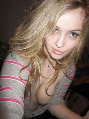Picture tagged with: Blonde, Selfie