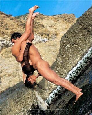 Picture tagged with: Blowjob, Brunette, Cunnilingus, Feet, Legs, Nature, 69, Dick