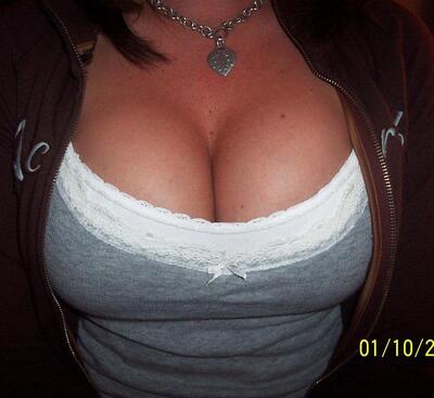 Picture tagged with: Boobs, Busty
