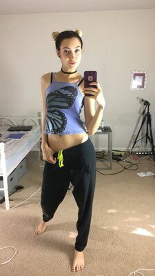 Picture tagged with: Brunette, Bambii Bonsai, Camgirl, Chaturbate, Selfie, nood.tv