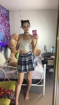 Picture tagged with: Brunette, Bambii Bonsai, Camgirl, Chaturbate, Selfie, nood.tv