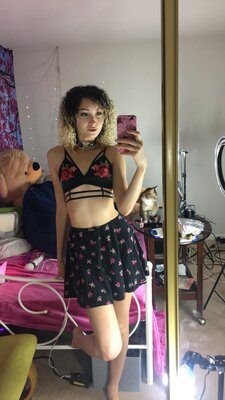 Picture tagged with: Brunette, Bambii Bonsai, Camgirl, Chaturbate, Selfie, nood.tv