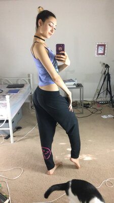 Picture tagged with: Brunette, Bambii Bonsai, Camgirl, Chaturbate, Selfie, nood.tv