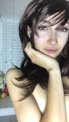 Picture tagged with: Brunette, Bambii Bonsai, Camgirl, Chaturbate, nood.tv