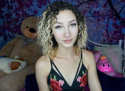 Picture tagged with: Brunette, Bambii Bonsai, Camgirl, Chaturbate, nood.tv