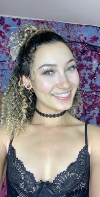 Picture tagged with: Brunette, Bambii Bonsai, Camgirl, Chaturbate, nood.tv