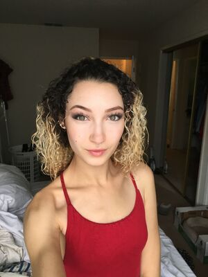 Picture tagged with: Brunette, Bambii Bonsai, Camgirl, Chaturbate, nood.tv